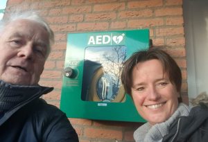 AED geplaatst achter de Maasboulevard